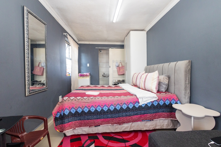 7 Bedroom Property for Sale in Phoenix Western Cape